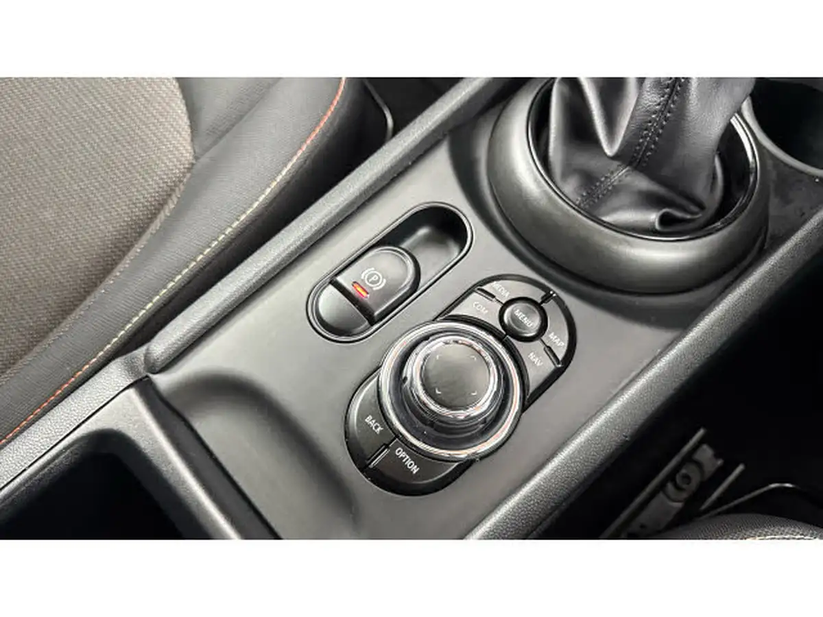 2021-mini-clubman-15-cooper-classic-big-18