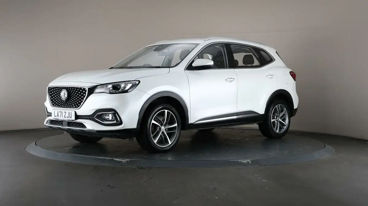 2022-mg-hs-15t-gdi-excite-162ps-big-35