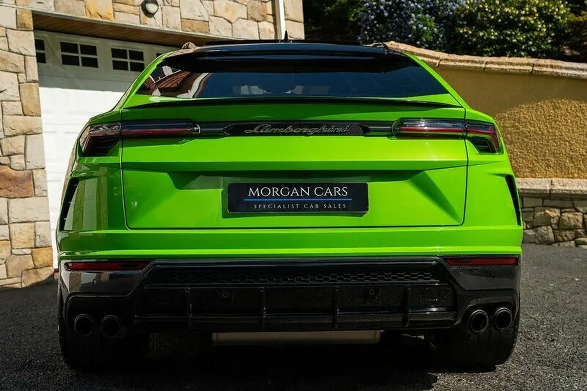 2021-lamborghini-urus-40-no-trim-big-12
