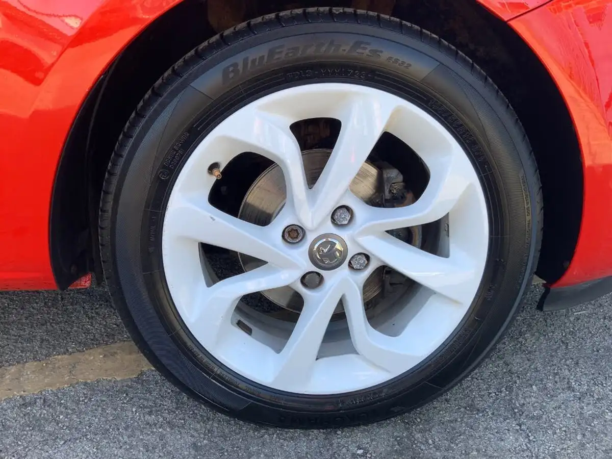 2016-vauxhall-corsa-14i-sting-75ps-3d-big-7