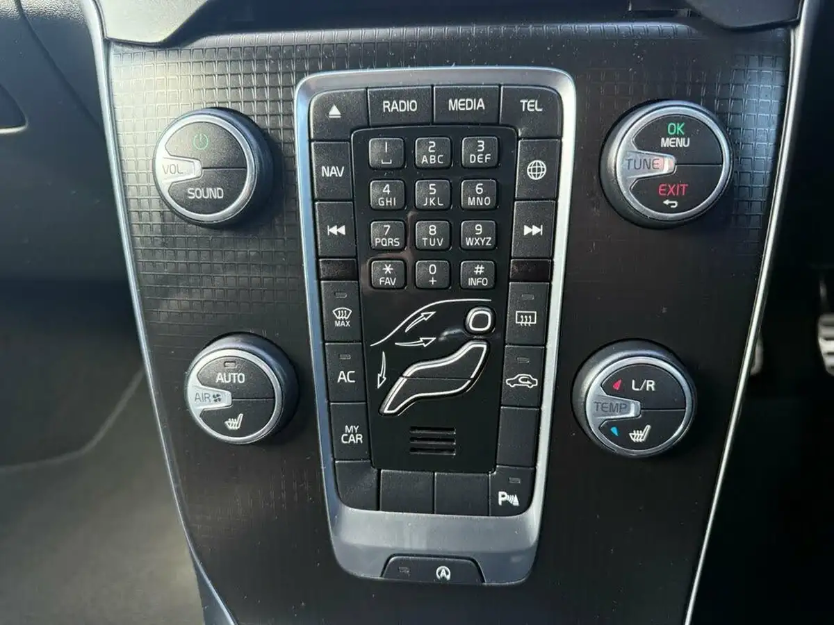 2019-volvo-v40-20-t3-r-design-pro-big-23