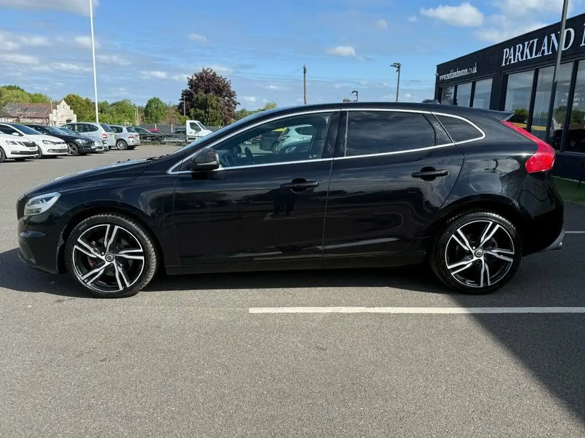 2019-volvo-v40-20-t3-r-design-pro-big-3