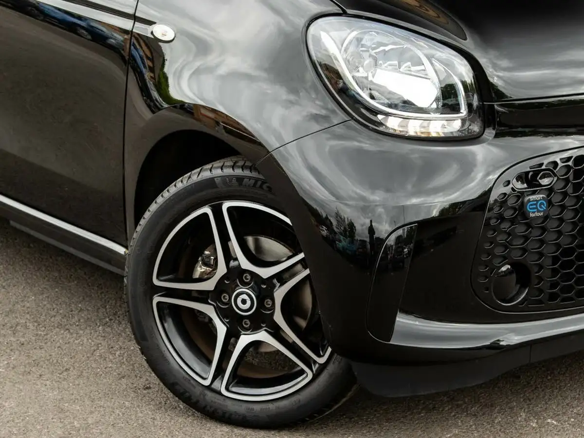 2021-smart-forfour-eq-premium-big-10