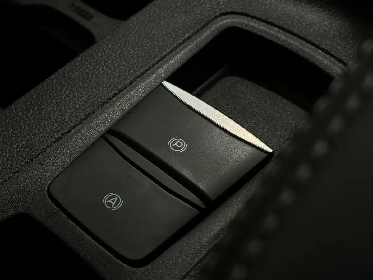 2020-ford-focus-20-st-hatchback-big-19