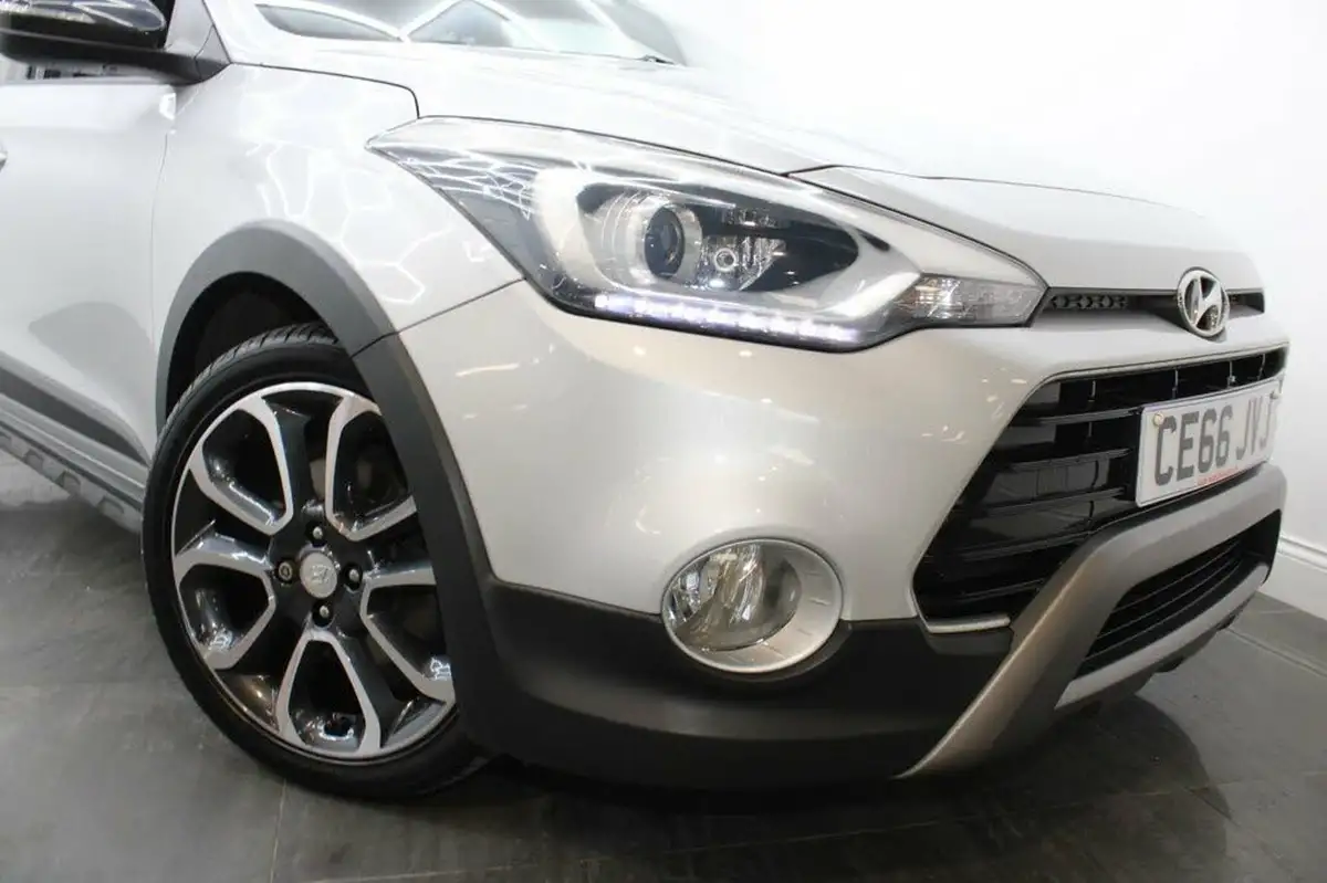 2016-hyundai-i20-10-active-big-16