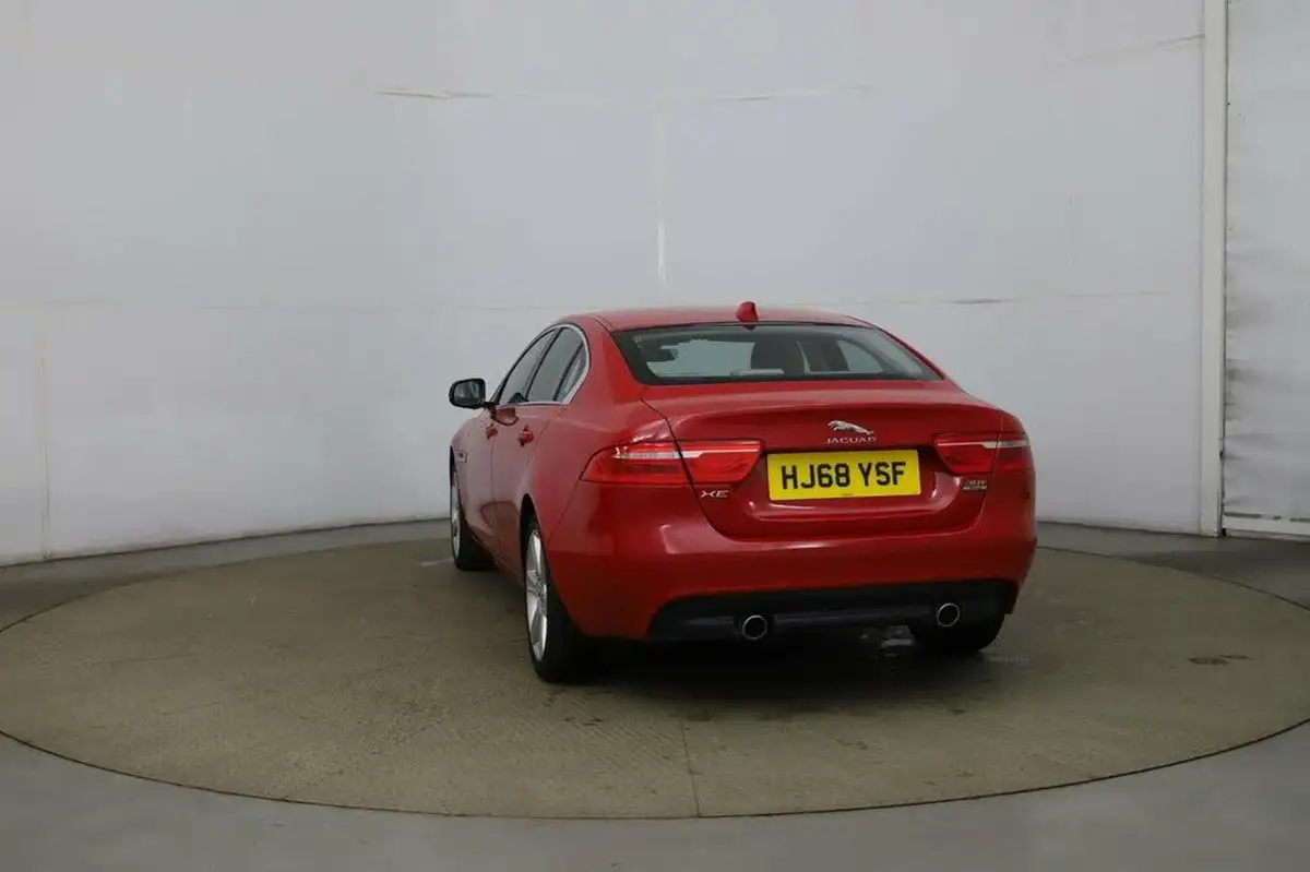 2018-jaguar-xe-20i-portfolio-300ps-awd-1997cc-big-4