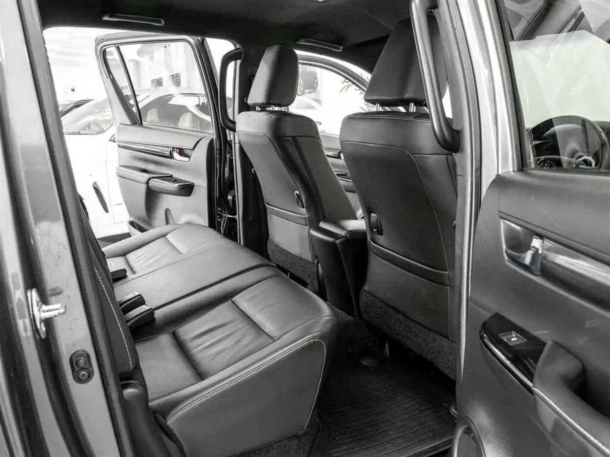 2018-toyota-hi-lux-24d-4d-invincible-at35-32t-auto-big-24