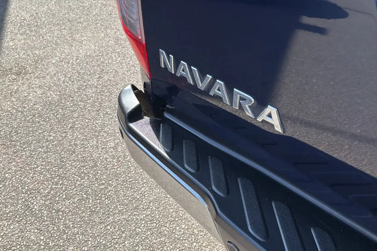 2017-nissan-navara-23dci-tekna-auto-big-23