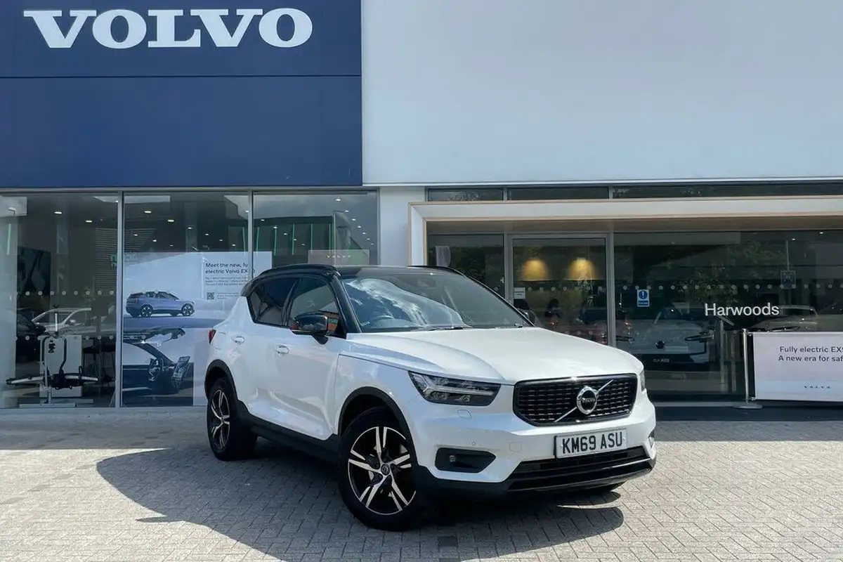 2019-volvo-xc40-20td-d3-r-design-awd-geartronic-big-0