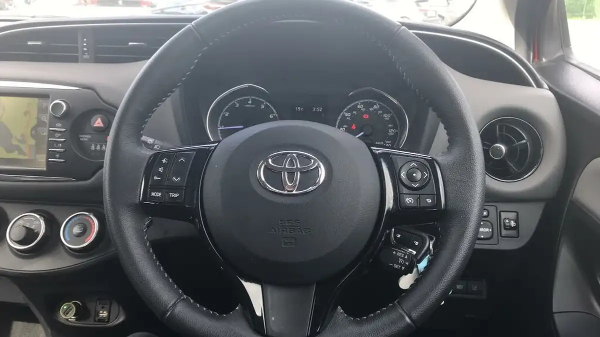 2018-toyota-yaris-15-vvt-i-icon-tech-111bhp-1496cc-big-7