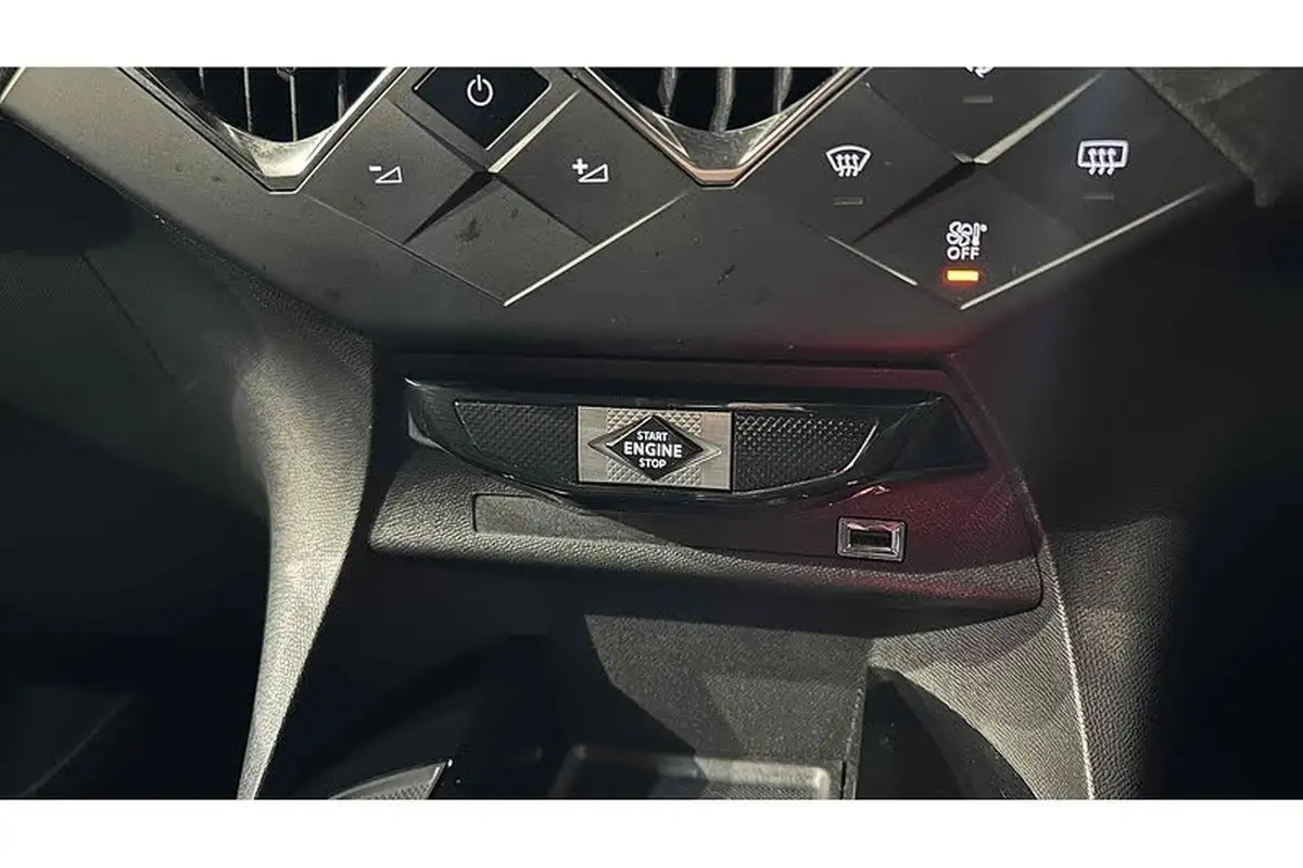 2022-ds-ds-3-crossback-12-puretech-performance-line-130ps-eat8-big-38