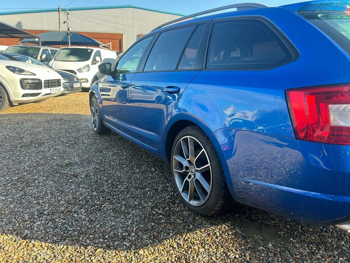 2014-skoda-octavia-20tdi-vrs-estate-dsg-big-65