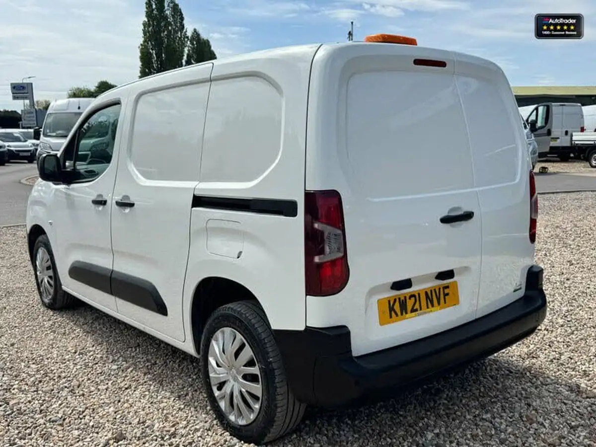2021-peugeot-partner-15-bluehdi-1000-professional-100ps-eu6dt-panel-big-9