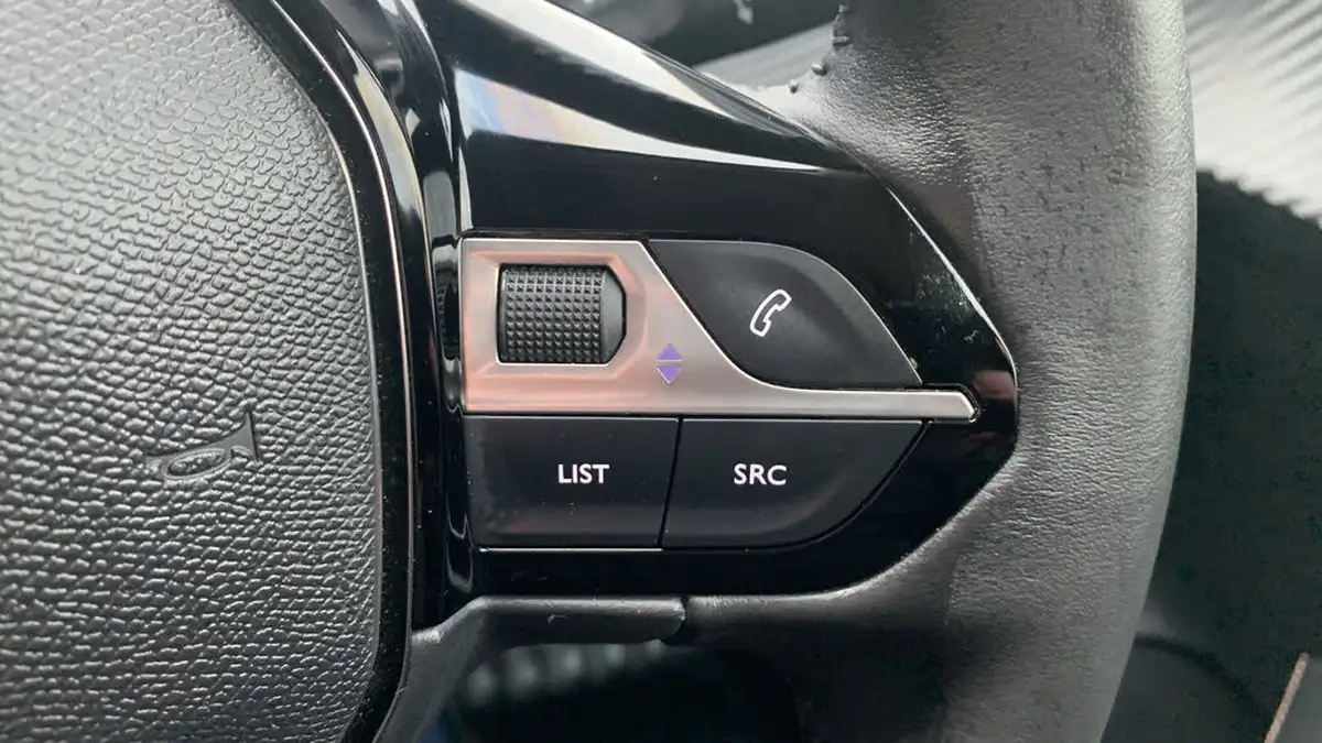 2025-peugeot-208-12-puretech-allure-big-23