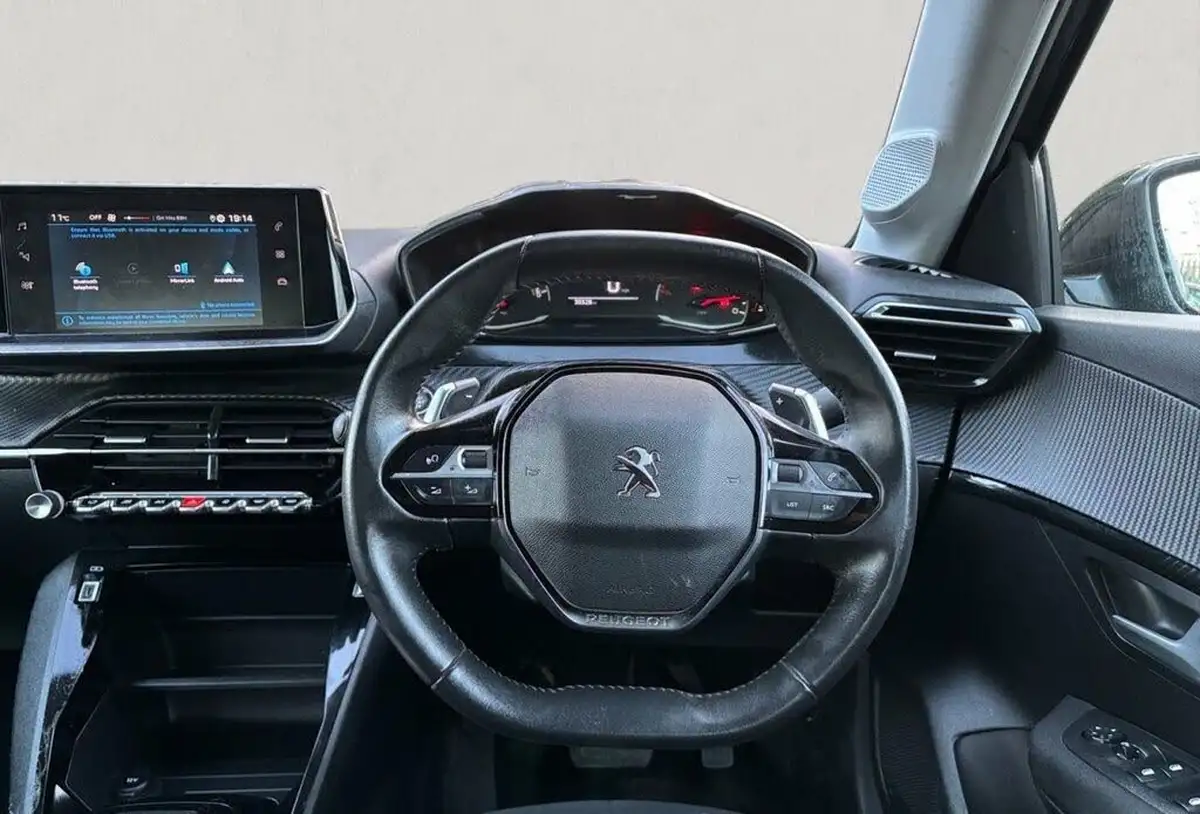 2022-peugeot-208-12-puretech-active-premium-100bhp-eat8-big-13