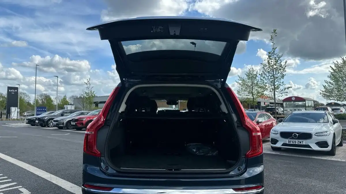 2024-volvo-xc90-20-t8-ultimate-dark-big-12