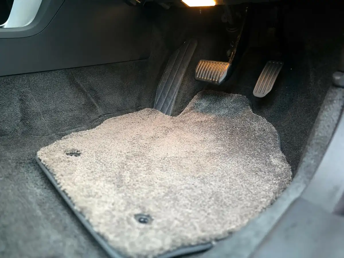 2011-volvo-xc70-30-t6-se-big-24