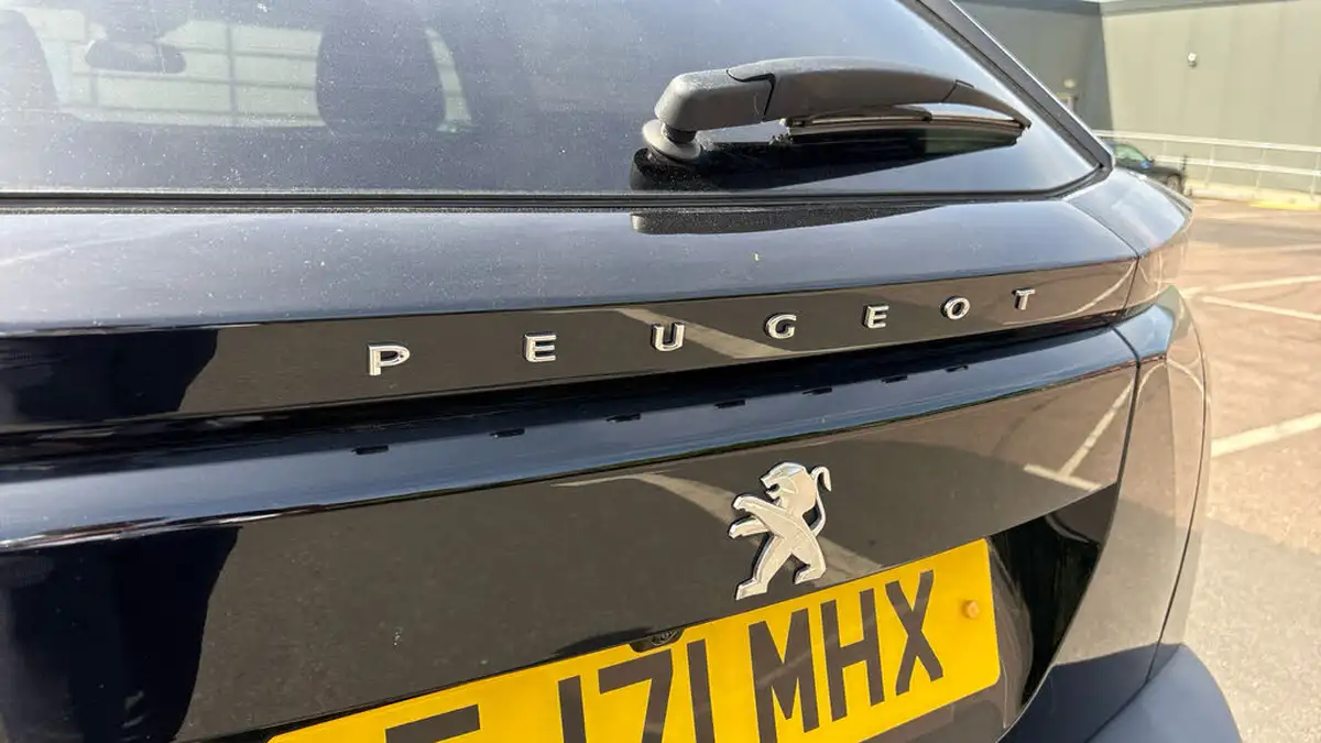 2021-peugeot-2008-suv-12-puretech-allure-premium-130bhp-eat8-big-25