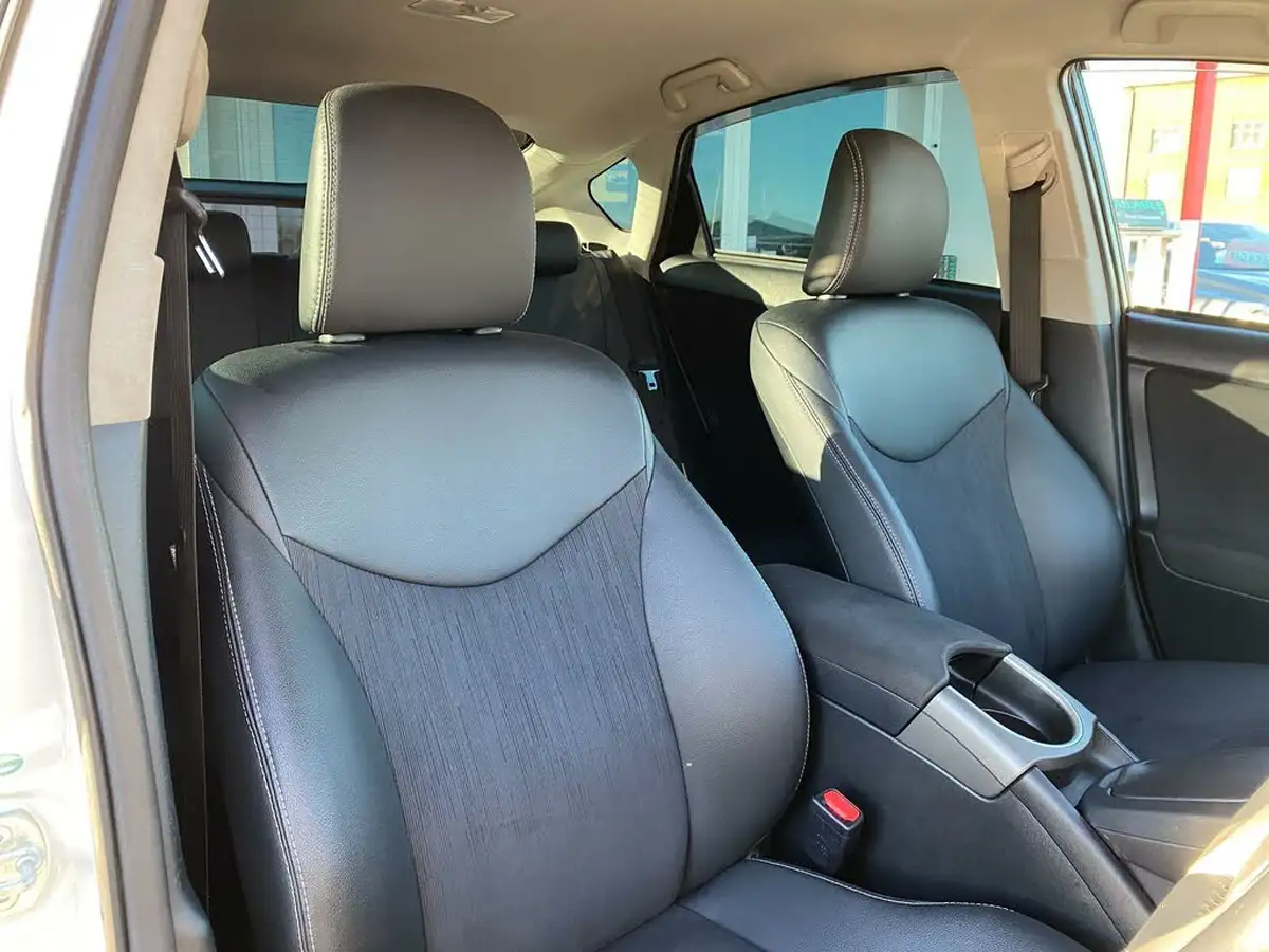 2015-toyota-prius-18-t-spirit-big-24