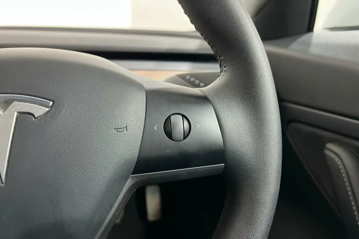 2020-tesla-model-3-e-long-range-big-20