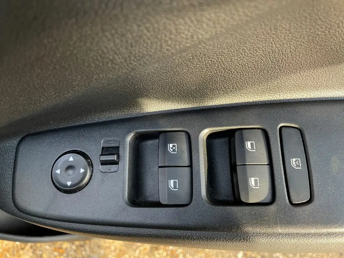 2022-hyundai-i10-10-premium-big-19