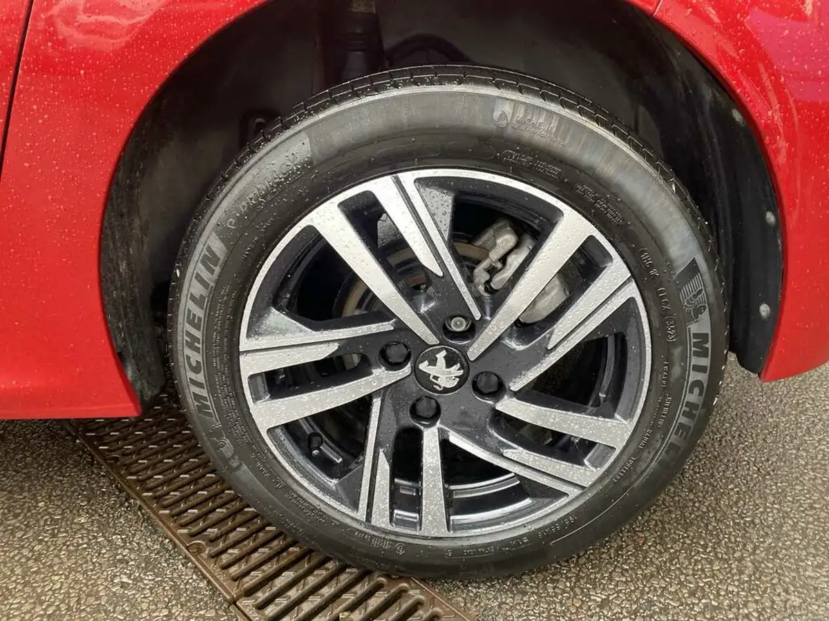 2023-peugeot-208-12-puretech-active-premium-100ps-eat8-big-8