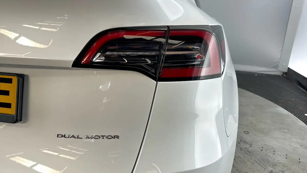 2022-tesla-model-y-e-long-range-big-22