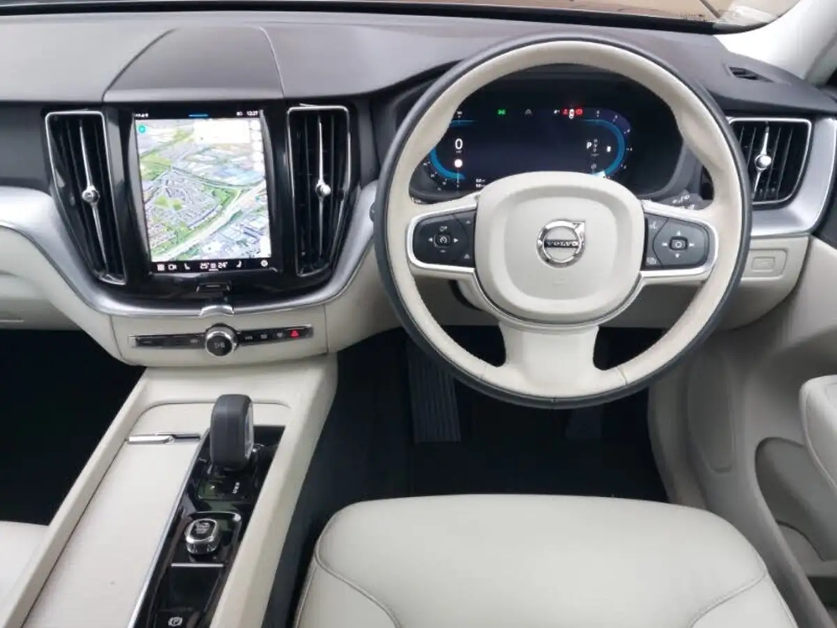 2021-volvo-xc60-20td-b4-momentum-awd-big-6