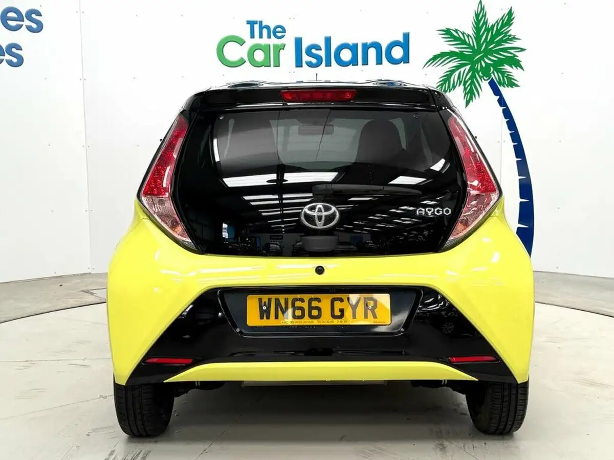 2016-toyota-aygo-10-vvt-i-x-cite-3-bi-tone-yellow-3d-big-7