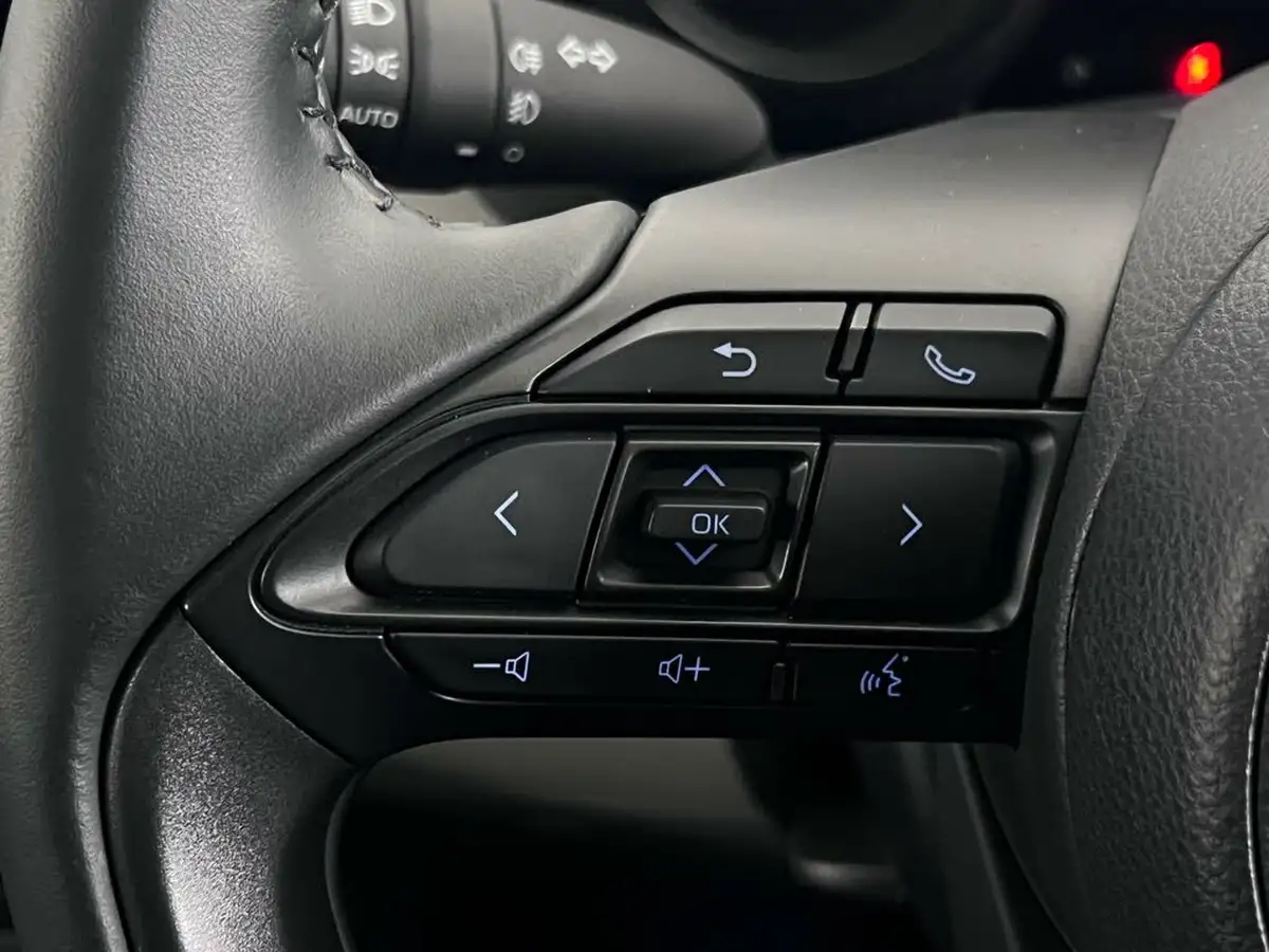 2022-toyota-yaris-15-vvt-i-excel-big-16