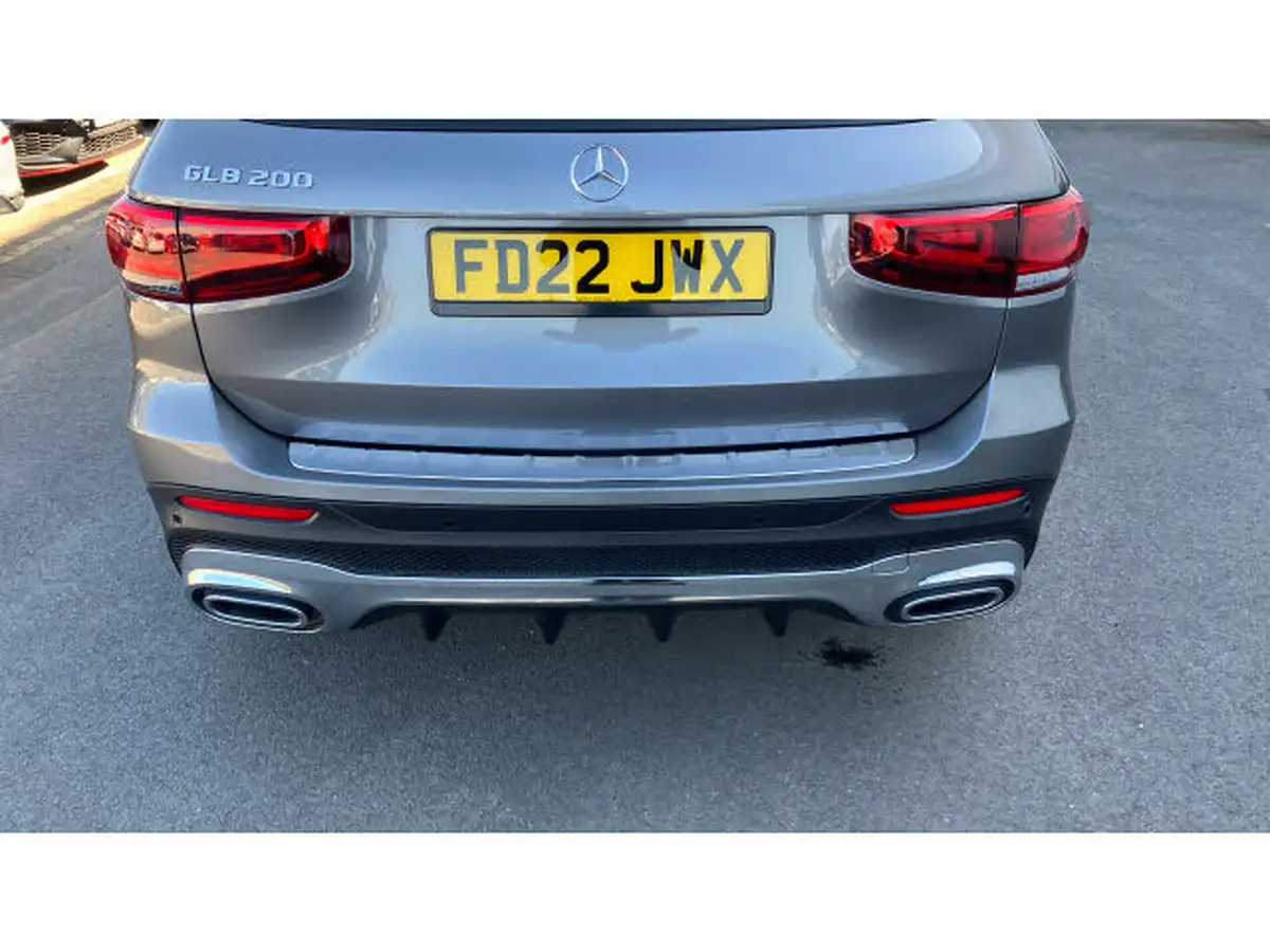 2021-mercedes-benz-glb-class-13-glb200-amg-line-premium-plus-7-8g-tronic-big-32
