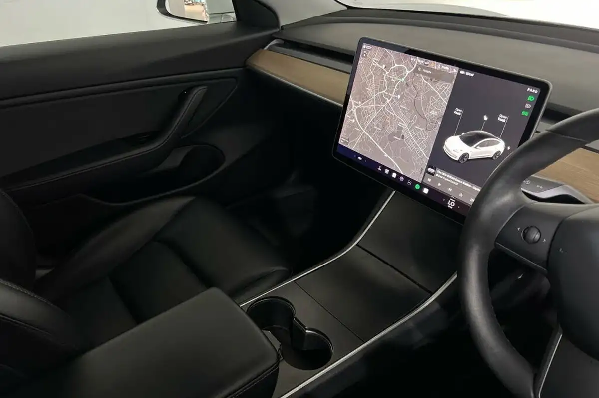 2020-tesla-model-3-e-long-range-big-31