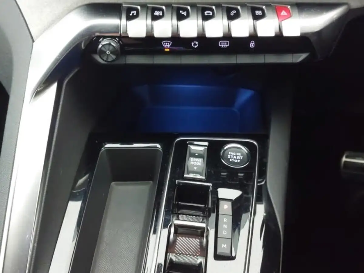 2024-peugeot-3008-suv-12-puretech-gt-136ps-hybrid-e-dsc6-big-14