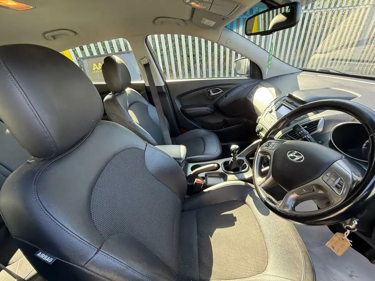 2015-hyundai-ix35-16-se-blue-drive-isg-big-12
