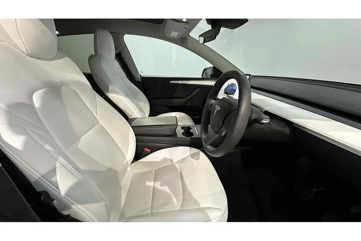 2022-tesla-model-y-e-long-range-big-28
