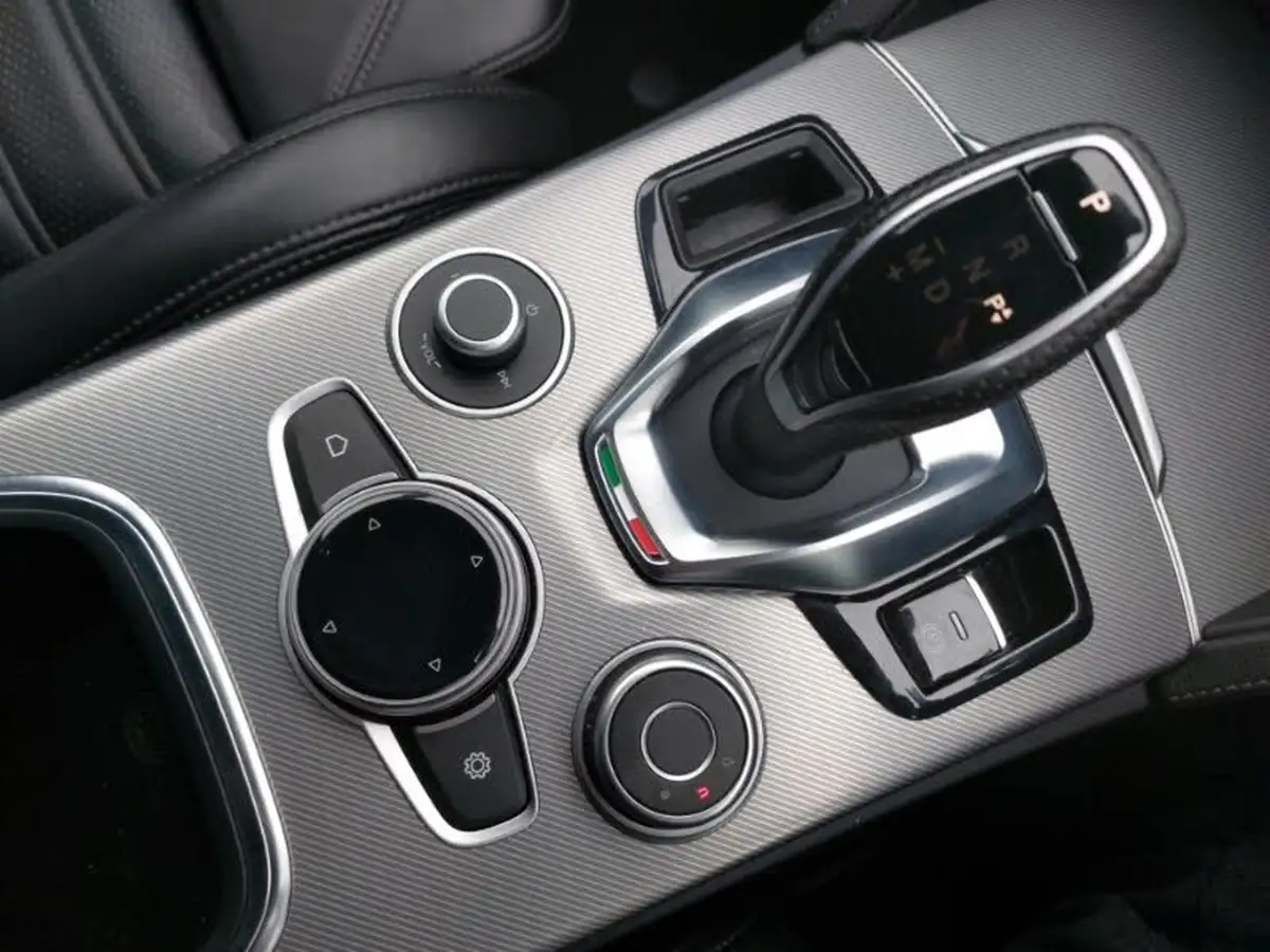 2021-alfa-romeo-stelvio-22td-veloce-big-13