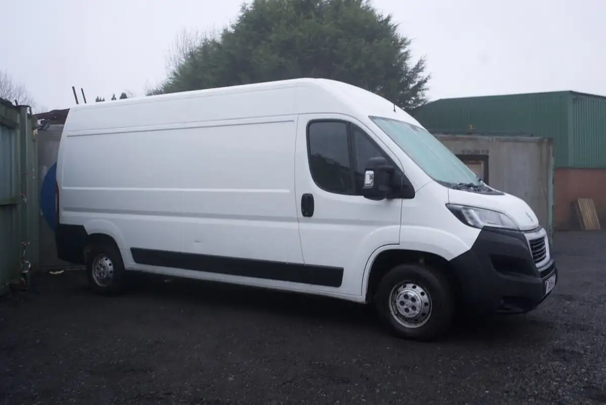 2019-peugeot-boxer-22-bluehdi-professional-335-l3-h2-panel-big-37