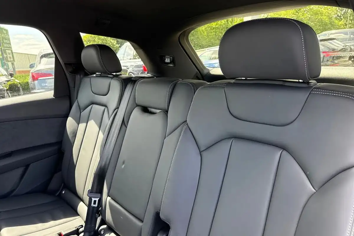 2025-audi-q7-30-50-tdi-black-edition-big-18