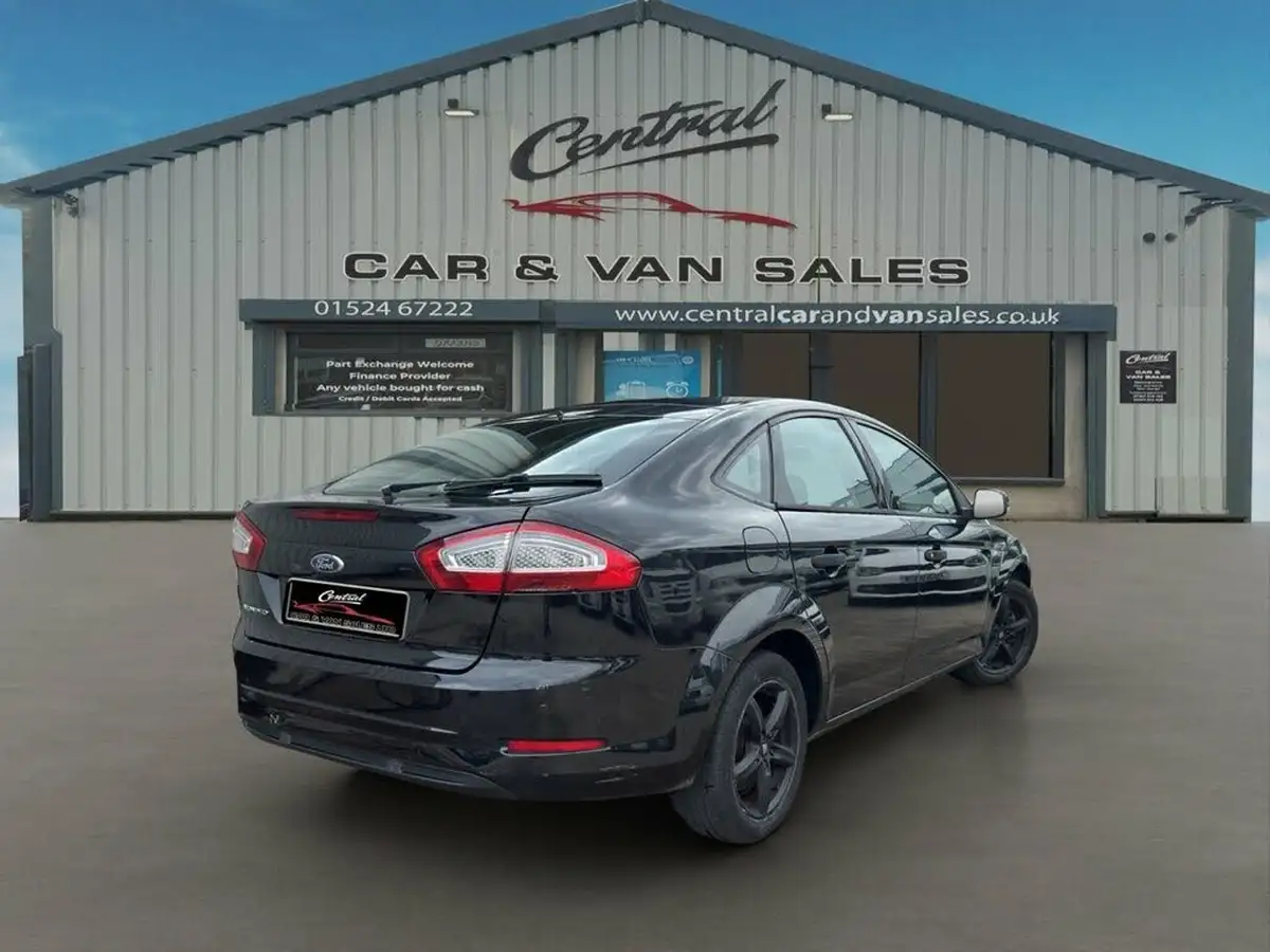 2012-ford-mondeo-20tdci-edge-140-hatchback-big-2