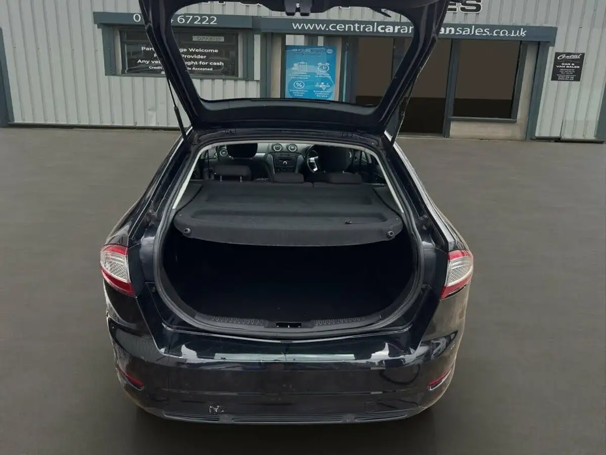 2012-ford-mondeo-20tdci-edge-140-hatchback-big-26