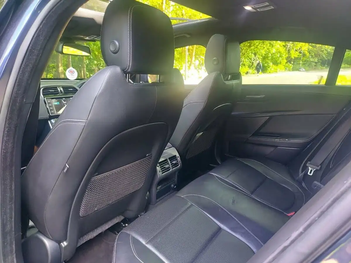 2017-jaguar-xe-20d-r-sport-180ps-awd-1999cc-auto-big-22