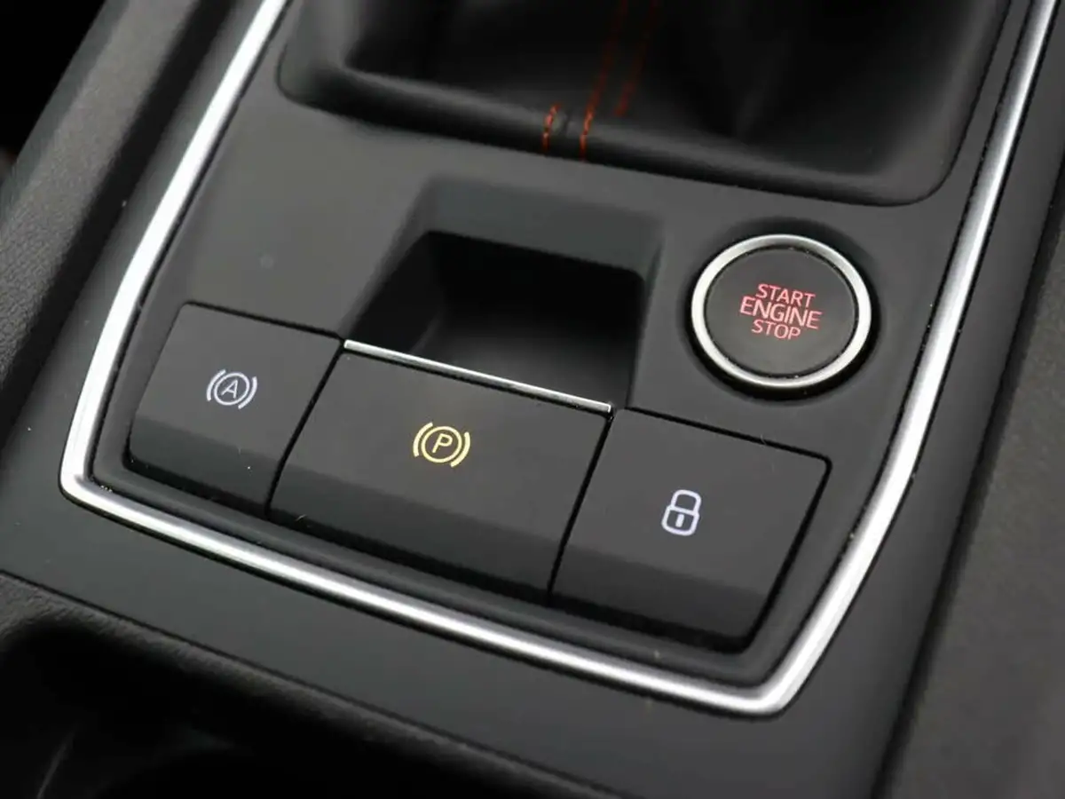 2020-seat-leon-15-tsi-evo-fr-150ps-hatchback-big-18