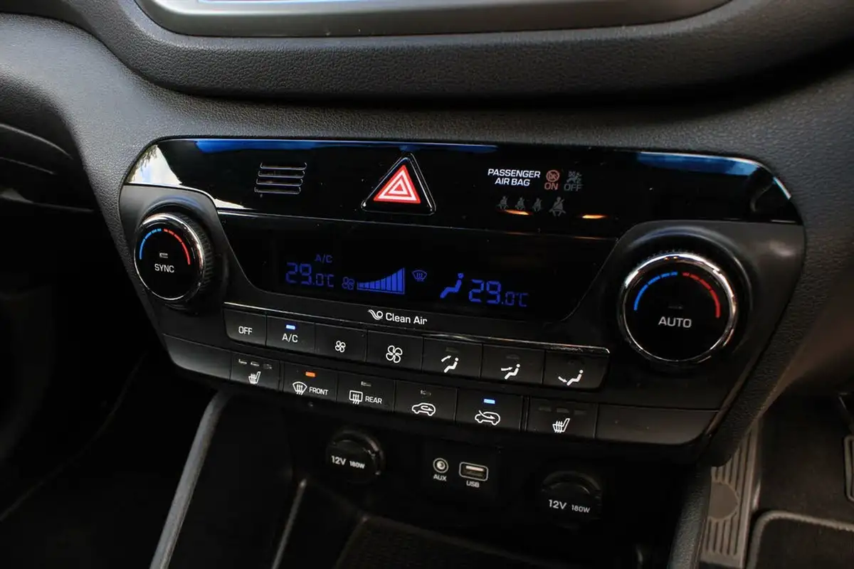 2017-hyundai-tucson-17crdi-blue-drive-se-116ps-big-16