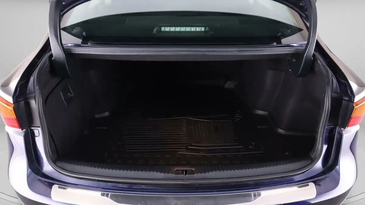 2019-lexus-is-300h-25-is-big-16