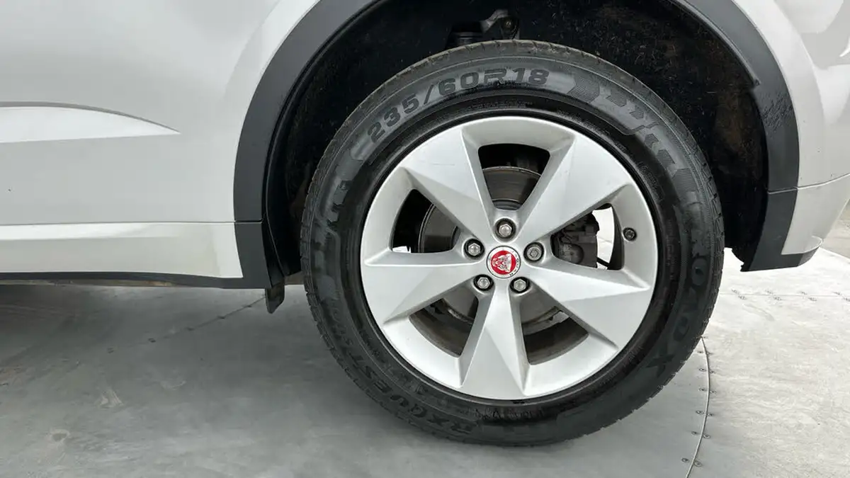 2019-jaguar-e-pace-20-i4d-r-dynamic-s-180ps-awd-auto-big-17