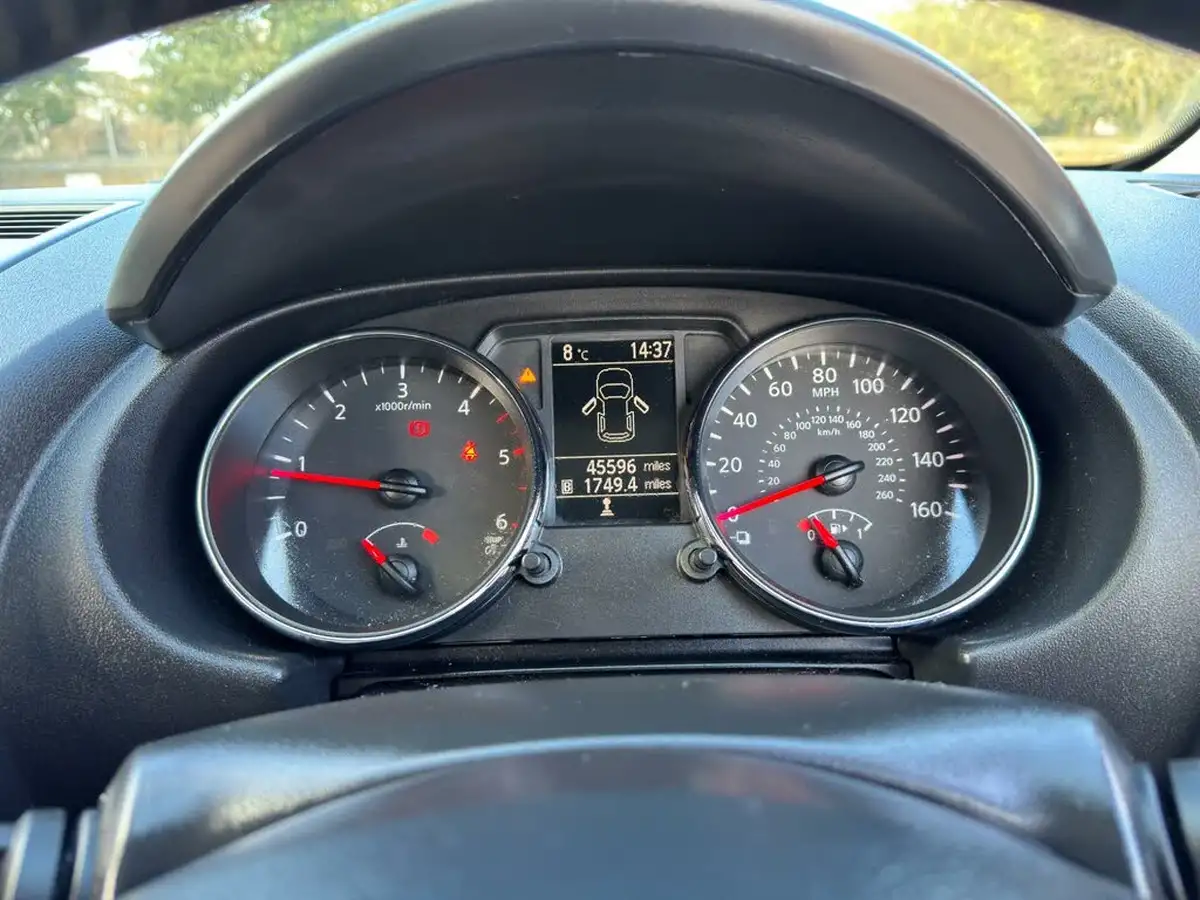 2010-nissan-qashqai-15td-acenta-big-9