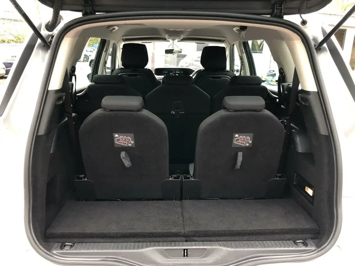 2016-citroen-grand-c4-picasso-16bluehdi-exclusive-eat6-big-20