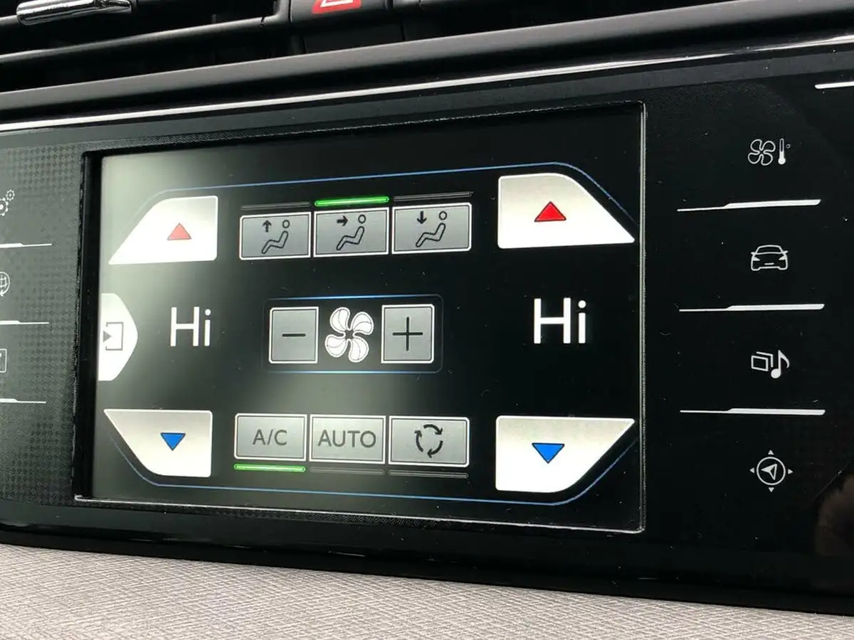 2016-citroen-grand-c4-picasso-16bluehdi-exclusive-eat6-big-44
