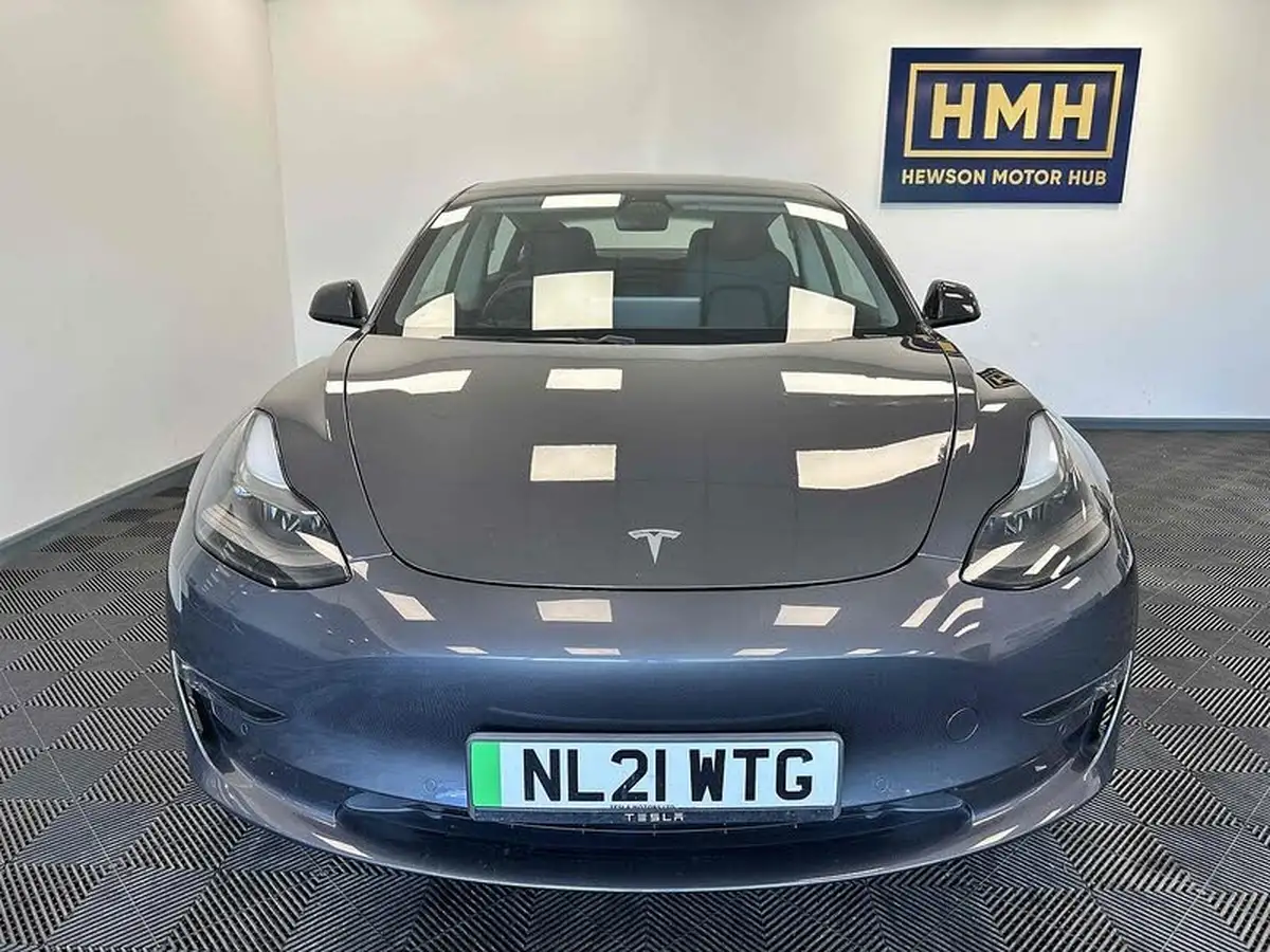 2021-tesla-model-3-e-performance-4x4-big-1