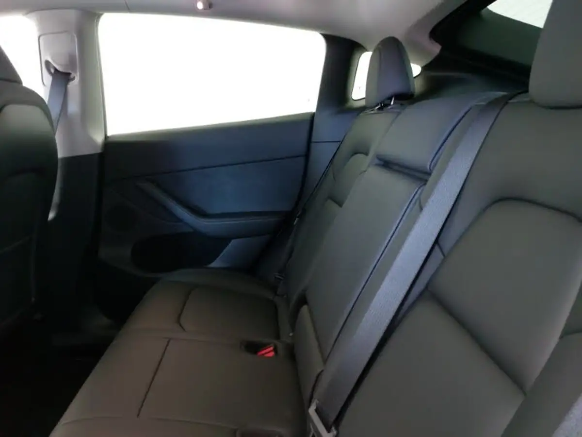 2023-tesla-model-y-e-rwd-big-5